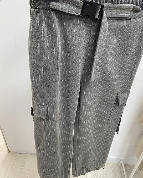 Pantalon cargo bolsillos oscuro