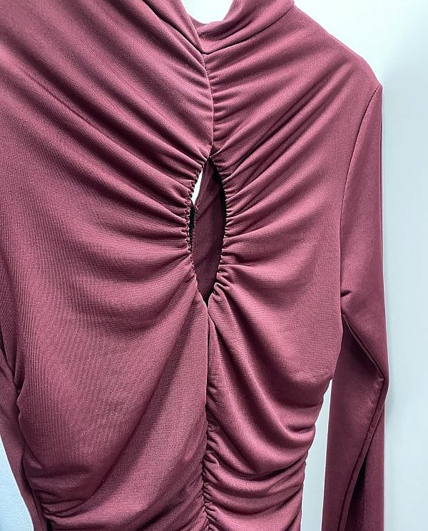 VESTIDO APERTURAS BURDEOS