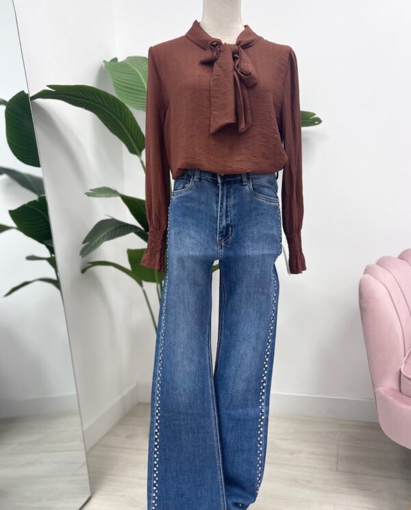 PANTALÓN DENIM TACHAS