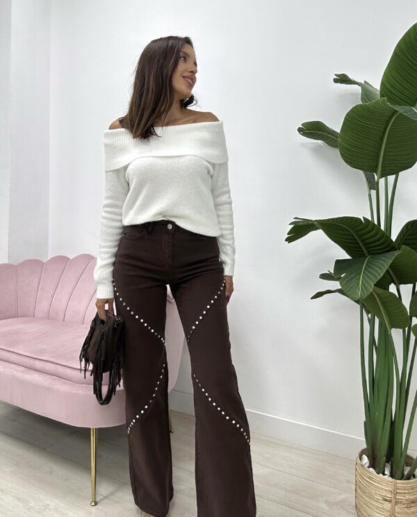 PANTALÓN DENIM TACHUELAS MARRÓN