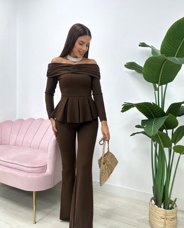 CONJUNTO OLIVIA MARRÓN