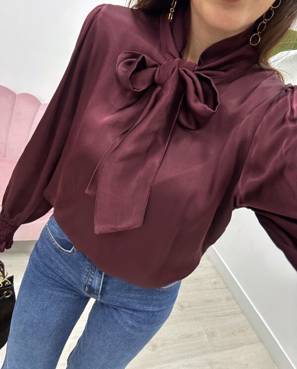 BLUSA LAZADA SATINADA BURDEOS