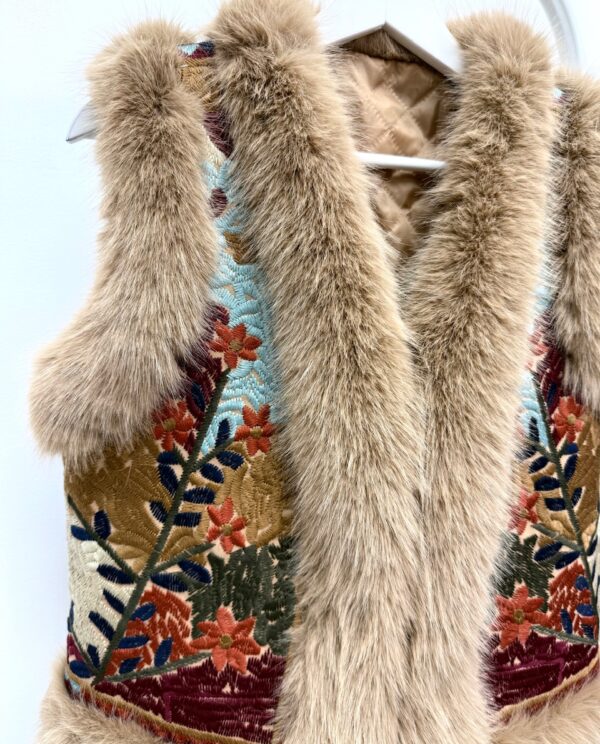 CHALECO BORDADO EINAR