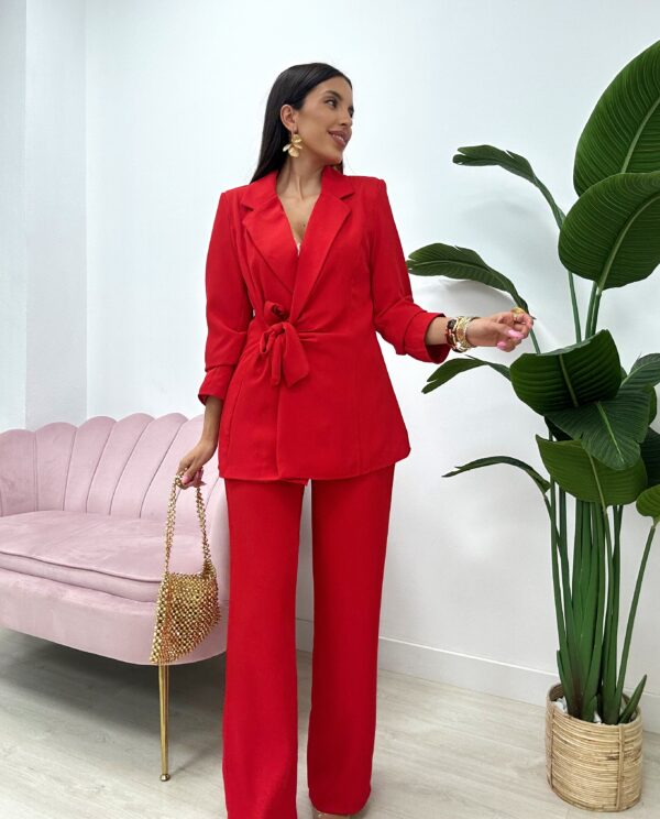 TRAJE LAZADA ROJO