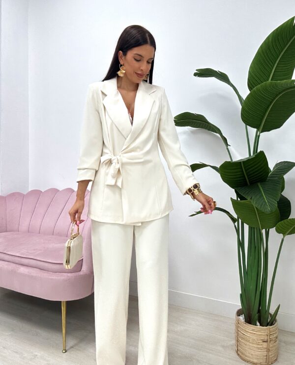 TRAJE LAZADA BLANCO CRUDO